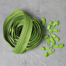 5 Yards Zipper Tape (10 Pulls)- Kiwi Green